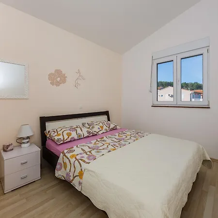 Nada Trogir