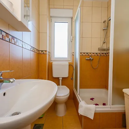 Nada 아파트 트로기르